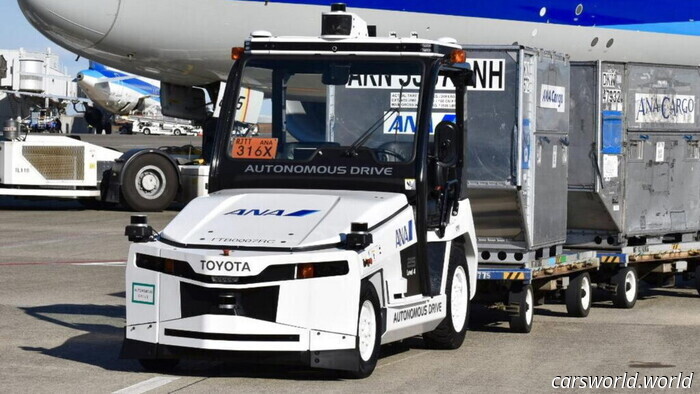 Эти беспилотные Toyota только что взяли на себя управление в самом загруженном аэропорту Японии | Carscoops